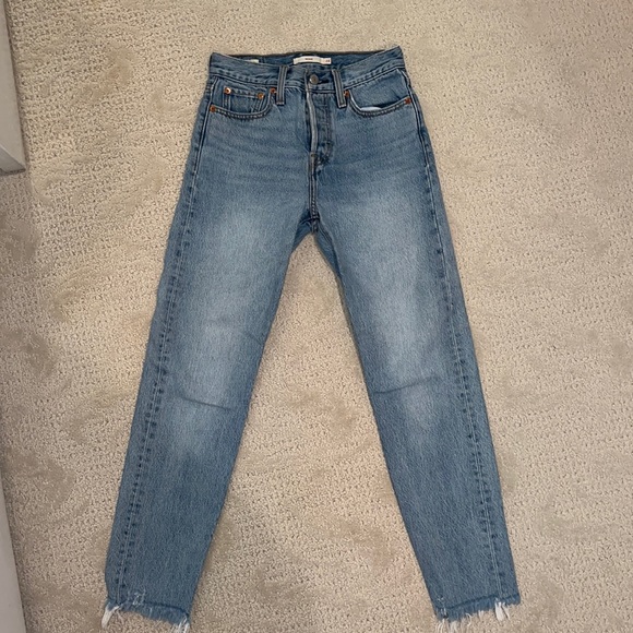 Levi’s Wedgie Straight Jeans - Picture 2 of 5